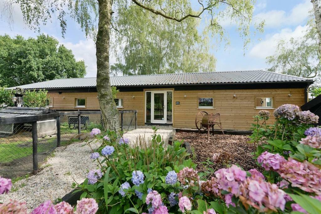 Bos En Beek Bed and Breakfast Ulvenhout Exteriör bild